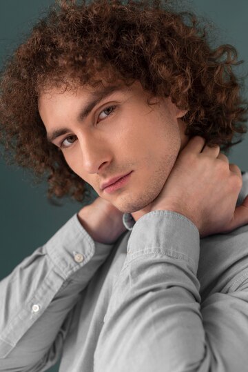 Short Curly Hair Men's Style